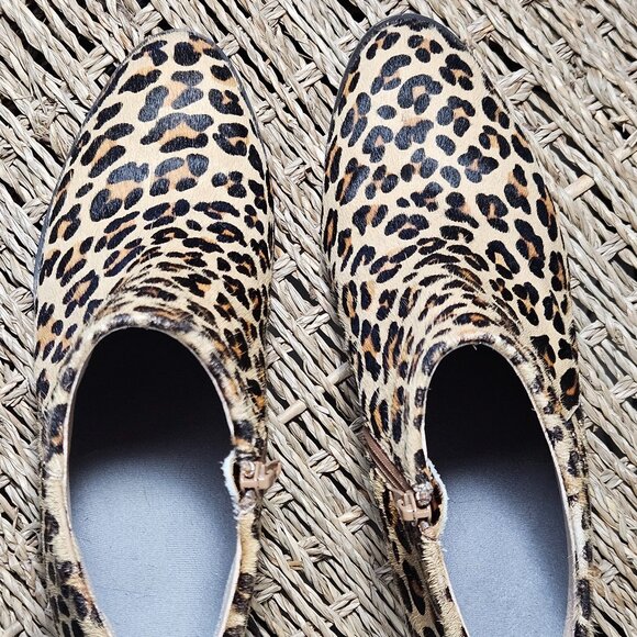 VIONIC Calfskin Leopard Ankle Boot, Women's size 8 - Picture 3 of 8
